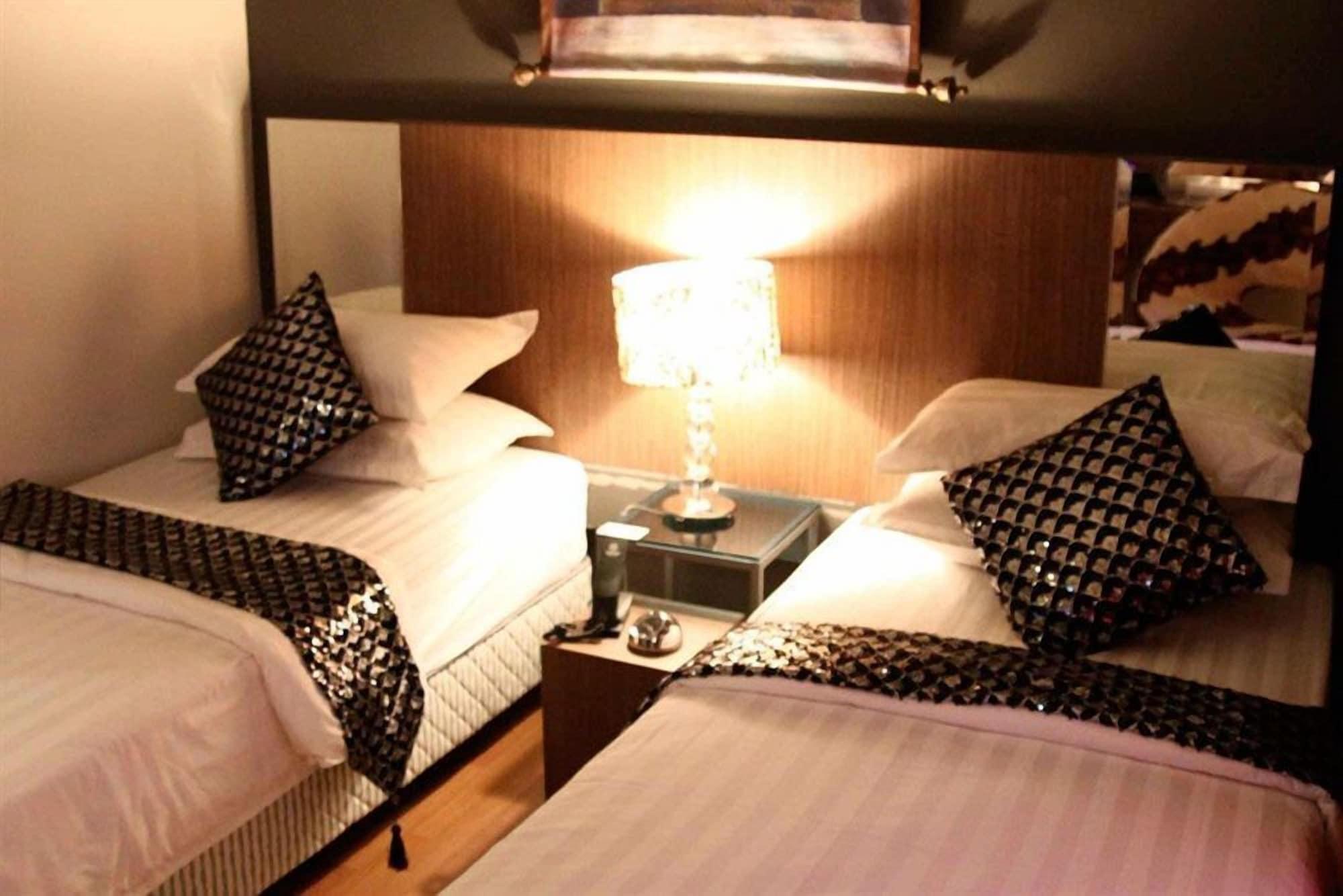 Arenaa Deluxe Hotel Malakka Dış mekan fotoğraf